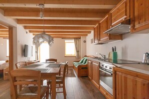 KĂŒhlschrank, Mikrowelle, GeschirrspĂŒler