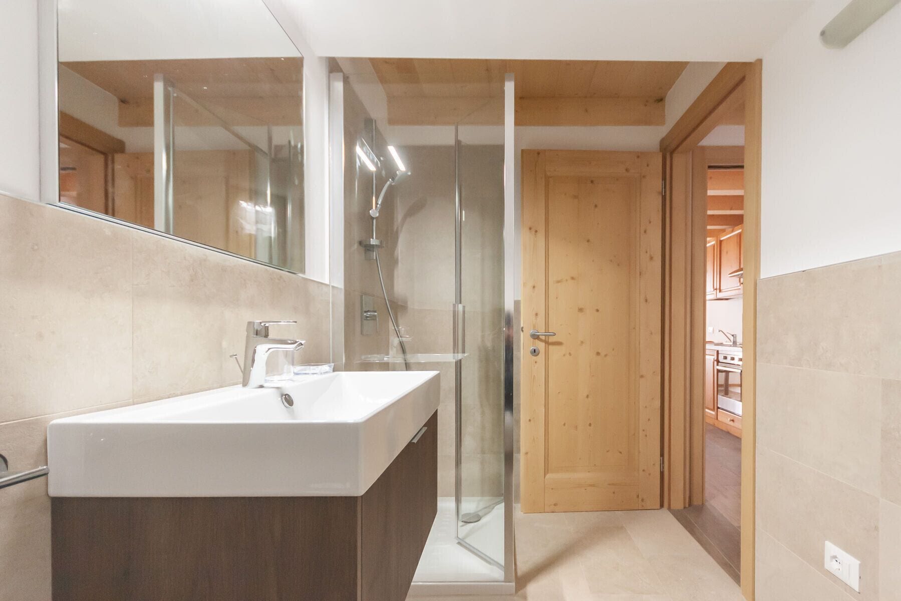 Een douche, handdoeken
