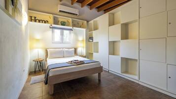 1 dormitorio, tabla de planchar con plancha, wifi y ropa de cama