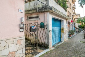 Exterior detail - Nice apartment located on the first floor of a building without elevator (NOT suitable for the disabled) and able to comfortably accommodate up to five people. The accommodation is located in the historic center of Lerici, a few steps from Piazza Mottino (Lerici)