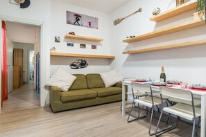 Dining - Nice apartment located on the first floor of a building without elevator (NOT suitable for the disabled) and able to comfortably accommodate up to five people. The accommodation is located in the historic center of Lerici, a few steps from Piazza Mottino (Lerici)