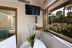 5 habitaciones, tabla de planchar con plancha, wifi y ropa de cama