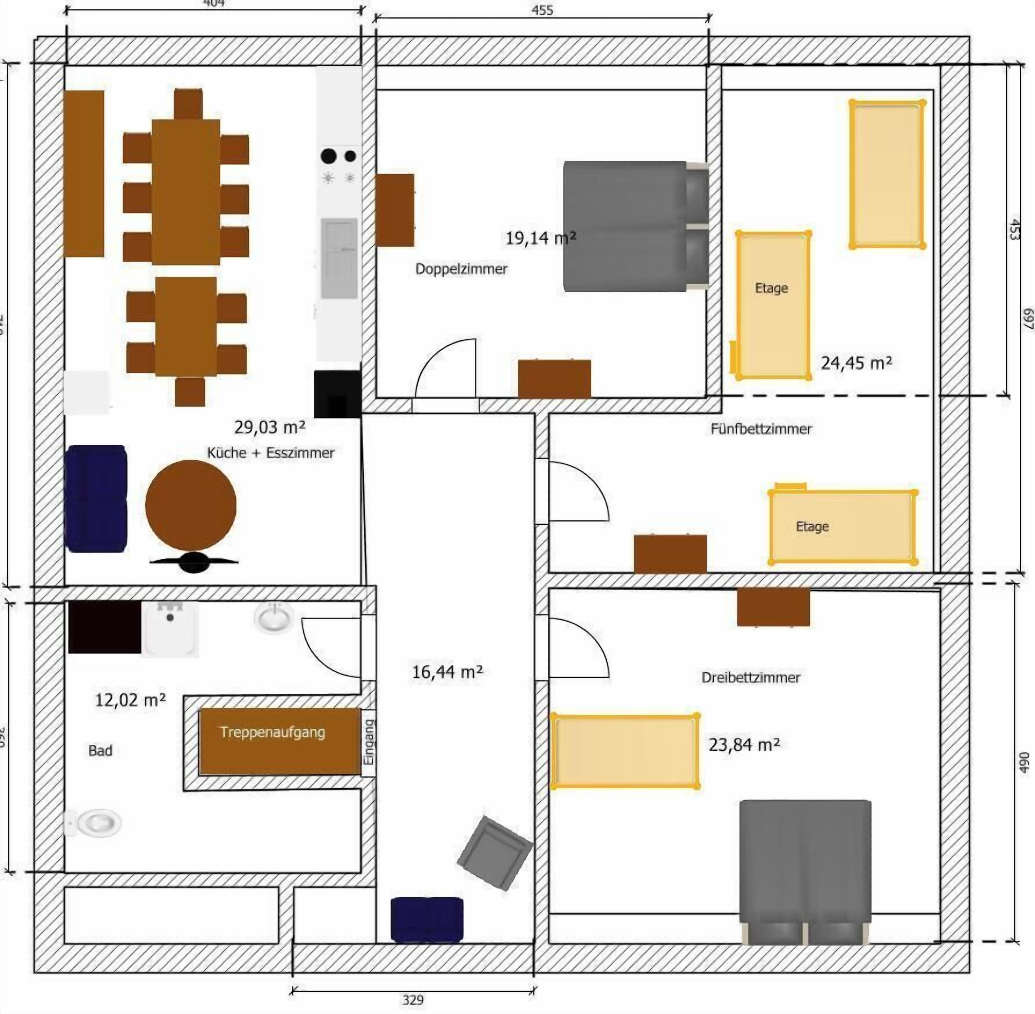 Een plattegrond van een hotelkamer met een tweepersoonsbed, eigen badkamer, keuken, badkamer en een terras.