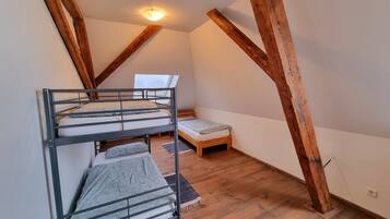 3 slaapkamers, een bureau, gratis wifi, beddengoed