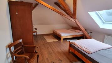 3 bedrooms, desk, free WiFi, bed sheets