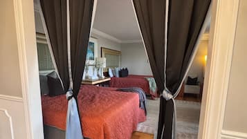 5 bedrooms, desk, iron/ironing board, free WiFi