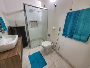 Handtücher, Seife, Toilettenpapier