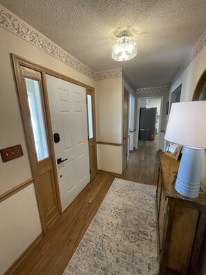 Interior - 3-bedroom home, 2 miles from the Augusta National's Masters w/ Chipping Green (Augusta)