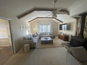 TV - 3-bedroom home, 2 miles from the Augusta National's Masters w/ Chipping Green (Augusta)