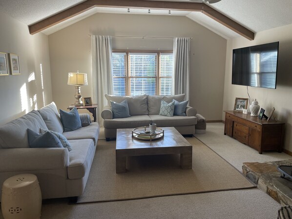 TV - 3-bedroom home, 2 miles from the Augusta National's Masters w/ Chipping Green (Augusta)