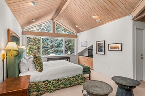 Room - Clarendon Unit 6 | Townhouse Living Area, Vaulted Ceilings, Private Patio (Aspen)