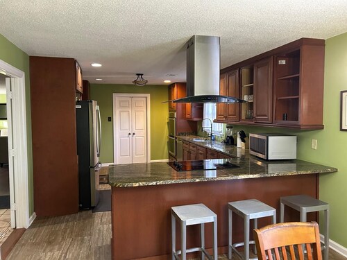  6 BR-Charming & Comfort in Memphis