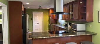  6 BR-Charming & Comfort in Memphis