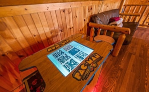 Game room - Beautiful creek side cabin with game room just 6 miles from Pigeon Forge (Pigeon Forge)