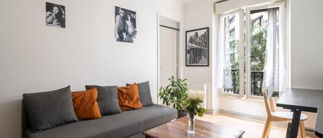 Livres, chaîne hi-fi