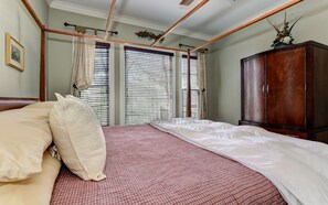 4 bedrooms, free WiFi, bed sheets