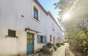 Exterior - 2 bedroom amazing home in St.Laurent-de-la-Cabr. (St.Laurent-de-la-Cabr.)