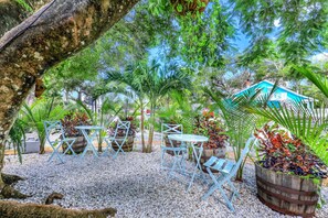 屋外ダイニングエリア