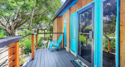 Urban Tropical Fort Myers Retreat in Historic Downtown River District