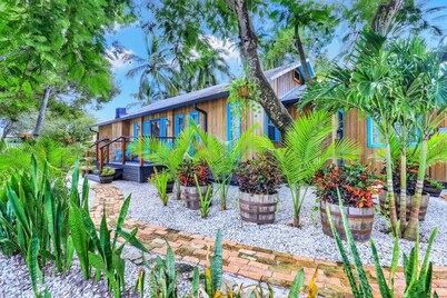 Urban Tropical Fort Myers Retreat in Historic Downtown River District