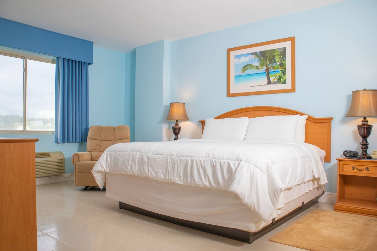 Executive Room | In-room safe, desk, blackout drapes, iron/ironing board