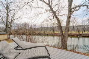Property grounds - Brand New House with Huge patio overlooks Esopus Creek at Lake Katrine (Lake Katrine)