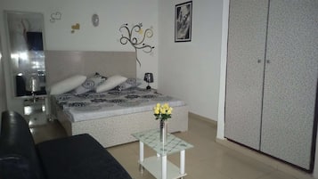 10 habitaciones, ropa de cama de alta calidad, escritorio y wifi gratis