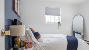 4 slaapkamers, een strijkplank/strijkijzer, reisbedje, gratis wifi