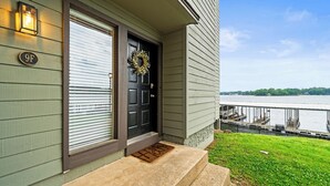 A house with a dark front door, a welcome mat, and a number plate '9F'. - Cozy Lakefront Condo, 2BR/2BA Retreat (Hot Springs)