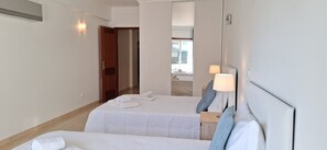 2 quartos, ferros/tábuas de passar roupa, Wi-Fi de cortesia