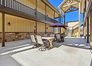 Appart'hôtel, 6 chambres | Terrasse/Patio