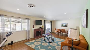 Maison, 4 chambres | Coin séjour