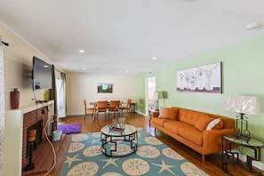 Maison, 4 chambres | Coin séjour