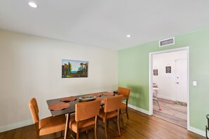 Casa, 4 habitaciones | Restaurantes