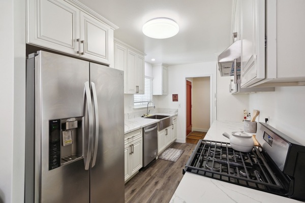 House, 4 Bedrooms | Private kitchen | Coffee/tea maker, fridge, oven