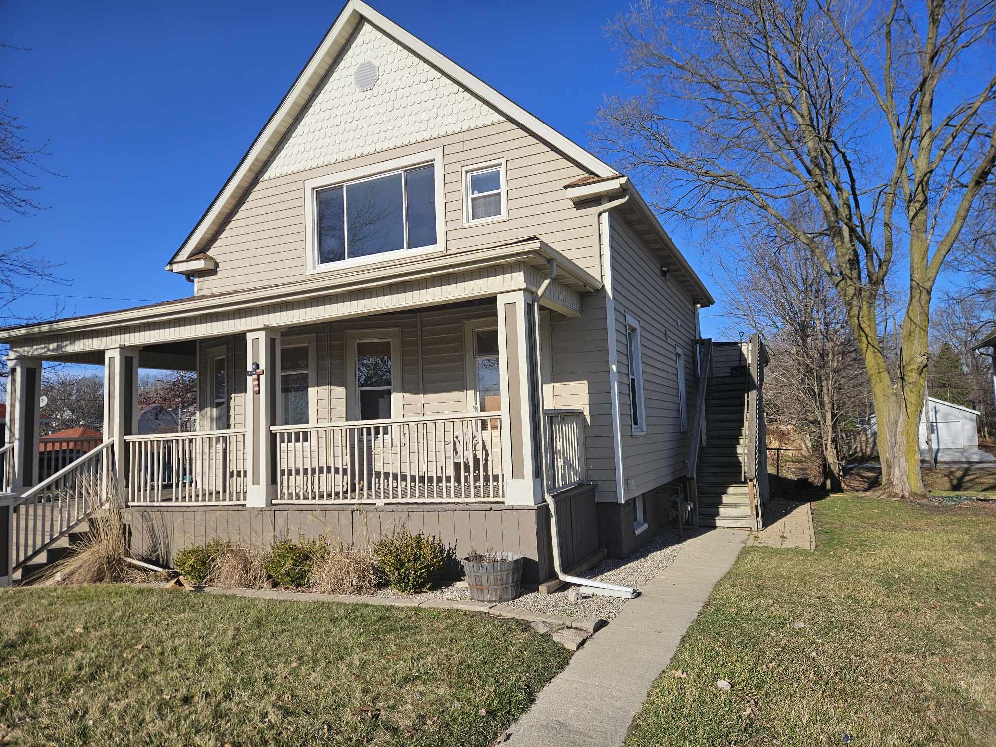 Cozy 2-bedroom apartment in downtown La Porte