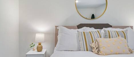 3 bedrooms, iron/ironing board, free WiFi, bed sheets