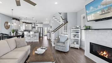 Een smart-tv en een open haard