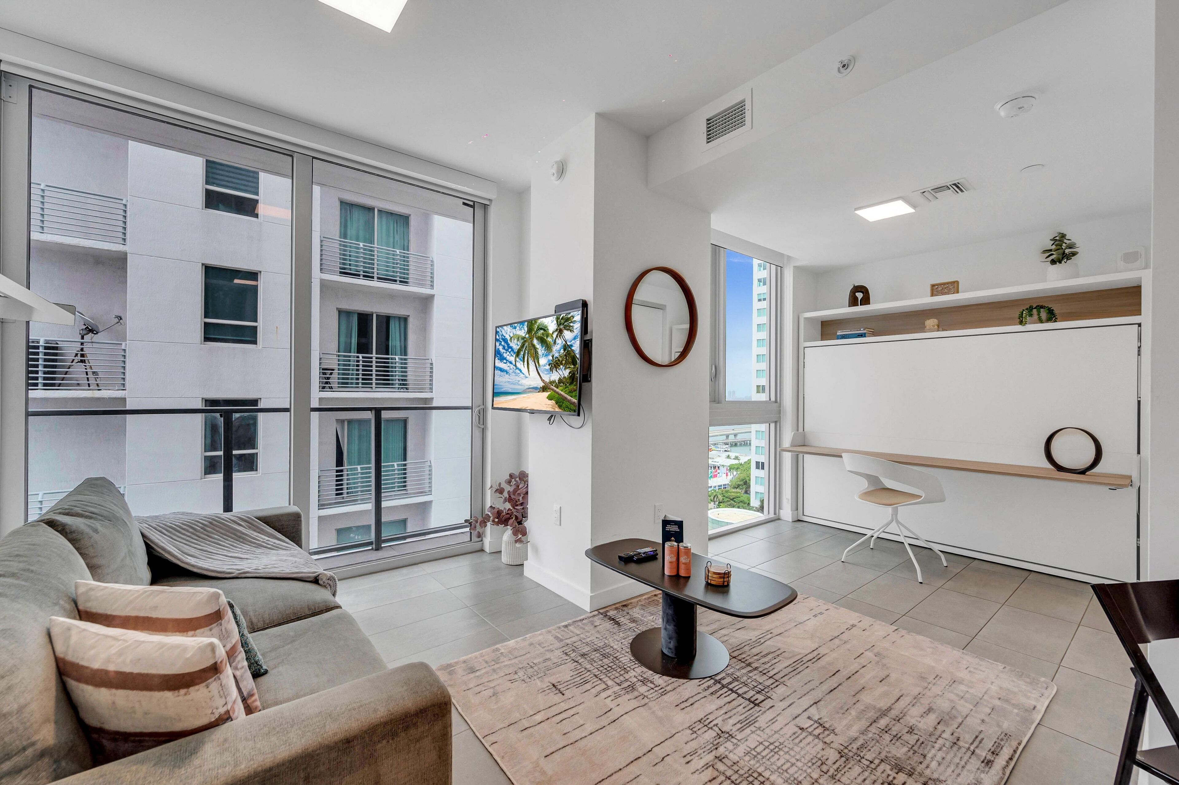 Futura: Rooftop pool, Gym, Walk to Downtown & Brickell