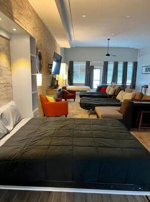 1 dormitori, un bressol de viatge i wifi 