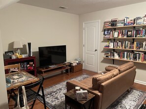 Living area - 2-bedroom townhome 5 miles from Masters in quiet neighborhood (Evans)