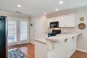 Private kitchen - 2-bedroom townhome 5 miles from Masters in quiet neighborhood (Evans)