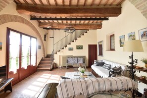 TV - Stunning  villa for 12 guests with private pool, A/C, WIFI, TV, patio and panoramic view (Siena)