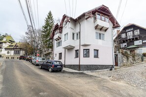 Exterior - Peles Castle Boutique Home - Close to City Center (Sinaia)