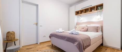 1 slaapkamer, een strijkplank/strijkijzer, wifi, beddengoed