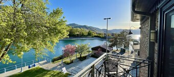 The Landing 212 Balcony w/ lake views!