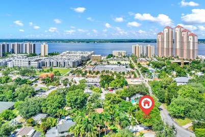Slice of Paradise: Tropical Studio in Downtown Historical River District