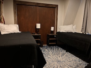 3 bedrooms, WiFi, bed sheets - Outdoorsman's Paradise Sleeps 9 in Cedar (Cedar)