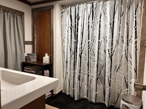 Shower, hair dryer, towels, soap - Outdoorsman's Paradise Sleeps 9 in Cedar (Cedar)