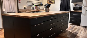 Outdoorsman's Paradise Sleeps 9 in Cedar